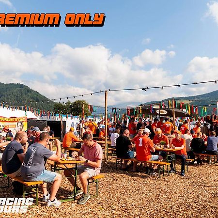 Готель Racingtours Racecamp - Spielberg Spielberg Bei Knittelfeld Екстер'єр фото
